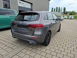 Mountaingrau metallic mountaingrau metallic Gebraucht 2019 Mercedes B250 Edition 1 Van / Kleinbus | 28.356 € (Teuer)