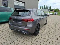 Mountaingrau metallic mountaingrau metallic Gebraucht 2019 Mercedes B250 Edition 1 Van / Kleinbus | 28.356 € (Teuer)