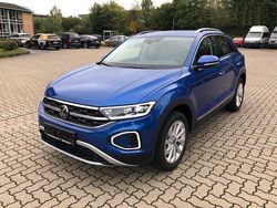 Raceblau / schwarz Neu 2025 VW T-Roc Style SUV | 32.963 € (Guter Preis)