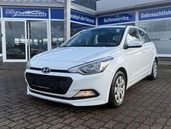 Weiß Gebraucht 2015 Hyundai i20 Basis Limousine | 3.900 € (Fairer Preis)