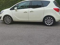 Beige Gebraucht 2012 Opel Meriva Innovation Van / Kleinbus | 6.300 € (Fairer Preis)