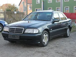 Blau Gebraucht 1997 Mercedes C180 Limousine | 1.550 €