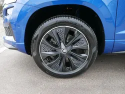 Raceblau metallic raceblau metallic Neu 2025 Skoda Karoq SportLine SUV | 44.168 € (Teuer)