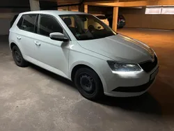 Weiß Gebraucht 2015 Skoda Fabia Kleinwagen | 9.500 € (Fairer Preis)