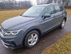 Grau Gebraucht 2022 VW Tiguan Elegance SUV | 27.500 € (Guter Preis)