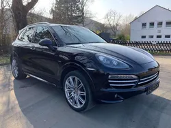Tiefschwarzmetallic (metallic) Gebraucht 2014 Porsche Cayenne Platinum Edition SUV | 23.900 € (Superpreis)