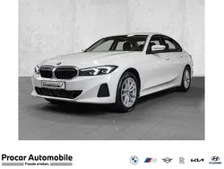 Weiß Gebraucht 2024 BMW 318 Limousine | 33.900 € (Fairer Preis)
