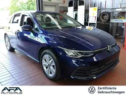 Blau Gebraucht 2022 VW Golf VIII Life Limousine | 23.979 € (Etwas zu teuer)