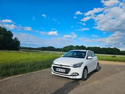 Weiß Gebraucht 2017 Hyundai i20 Active Kleinwagen | 9.500 € (Etwas zu teuer)