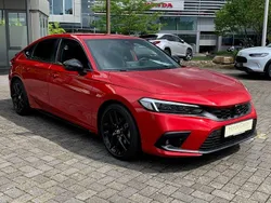 Premium crystal red Gebraucht 2024 Honda Civic Hybrid Limousine | 32.980 € (Teuer)