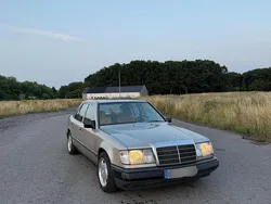 Silber Gebraucht 1988 Mercedes 200 Limousine | 3.699 €