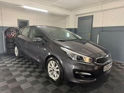 Grau Gebraucht 2017 Kia Ceed Edition 7 Kleinwagen | 8.490 € (Superpreis)