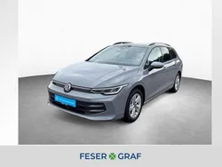 Mondsteingrau Gebraucht 2024 VW Golf VIII Life Kombi | 29.220 € (Fairer Preis)