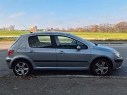 Grau Gebraucht 2001 Peugeot 307 Sport Limousine | 1.300 € (Guter Preis)