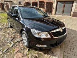 Schwarz Gebraucht 2010 Skoda Octavia Kombi | 3.950 € (Fairer Preis)