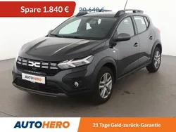 Grau Gebraucht 2023 Dacia Sandero Expression Kleinwagen | 18.800 € (Fairer Preis)