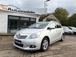 Silber Gebraucht 2010 Toyota Verso Executive Van / Kleinbus | 11.444 € (Etwas zu teuer)