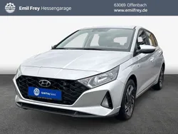 Sleek silver metallic Gebraucht 2023 Hyundai i20 Trend Kleinwagen | 18.750 € (Fairer Preis)