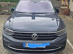 Grau Gebraucht 2022 VW Tiguan Active SUV | 25.250 € (Guter Preis)