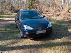 Blau Gebraucht 2001 Ford Focus Limousine | 900 € (Fairer Preis)