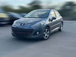Grau Gebraucht 2009 Peugeot 207 Premium Limousine | 4.490 € (Etwas zu teuer)