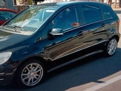 Rot Gebraucht 2010 Mercedes B200 Van / Kleinbus | 8.000 € (Fairer Preis)