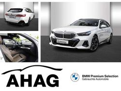 Mineralweiß metallic Gebraucht 2024 BMW 520 M Sport Kombi | 51.940 € (Fairer Preis)