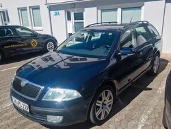 Blau Gebraucht 2005 Skoda Octavia Elegance Kombi | 3.200 € (Teuer)