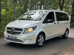 Weiß Gebraucht 2019 Mercedes V220 Van / Kleinbus | 25.800 €