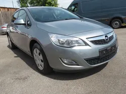 Silber Gebraucht 2010 Opel Astra Edition Limousine | 5.500 € (Fairer Preis)