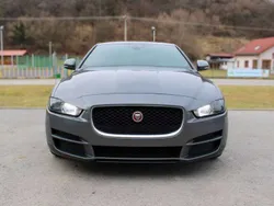 Grau Gebraucht 2016 Jaguar XE Prestige Limousine | 12.000 € (Etwas zu teuer)