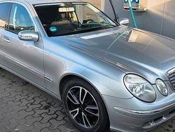 Silber Gebraucht 2025 Mercedes E240 Limousine | 3.200 €