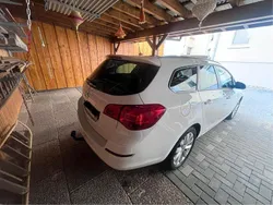 Weiß Gebraucht 2012 Opel Astra Kombi | 7.150 € (Fairer Preis)