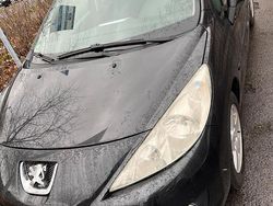 Schwarz Gebraucht 2010 Peugeot 207 Kleinwagen | 1.500 € (Guter Preis)