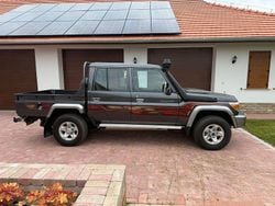Grau Gebraucht 2023 Toyota Land Cruiser V8 SUV | 110.000 €