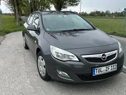 Grau Gebraucht 2012 Opel Astra Kombi | 2.750 € (Superpreis)