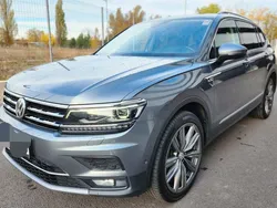 Grau Gebraucht 2018 VW Tiguan Allspace Highline SUV | 19.300 €