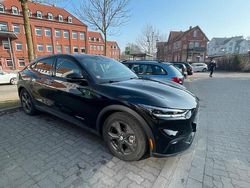 Schwarz Gebraucht 2021 Ford Mustang Mach-E Basis SUV | 25.960 € (Fairer Preis)