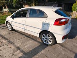 Weiß Gebraucht 2017 Kia Rio Kleinwagen | 8.000 €