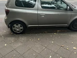 Grau Gebraucht 2003 Toyota Yaris Coupé | 1.100 € (Fairer Preis)