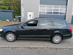 Schwarz Gebraucht 2010 VW Touran Van / Kleinbus | 1.950 € (Fairer Preis)