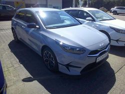 Wolfsgrau/verschieden Neu 2025 Kia Ceed Limousine | 23.990 € (Fairer Preis)