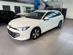 Pure white Gebraucht 2025 VW Passat Elegance Kombi | 34.490 € (Guter Preis)