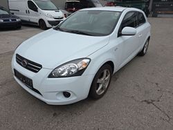 Weiß Gebraucht 2010 Kia ProCeed Kleinwagen | 2.599 € (Fairer Preis)