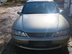 Grün Gebraucht 2005 Opel Vectra Limousine | 400 € (Superpreis)