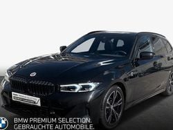 Saphirschwarz metallic Gebraucht 2022 BMW 320 Basis Kombi | 35.550 € (Guter Preis)