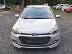 Sleek silver / met Gebraucht 2015 Hyundai i20 Intro Edition Limousine | 6.900 € (Guter Preis)