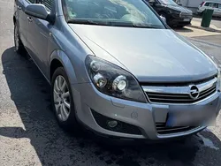 Silber Gebraucht 2010 Opel Astra Kombi | 2.000 € (Guter Preis)