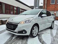 Weiß Gebraucht 2016 Peugeot 208 Style Kleinwagen | 6.590 € (Fairer Preis)