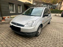 Silber Gebraucht 2003 Ford Fiesta Kleinwagen | 750 €